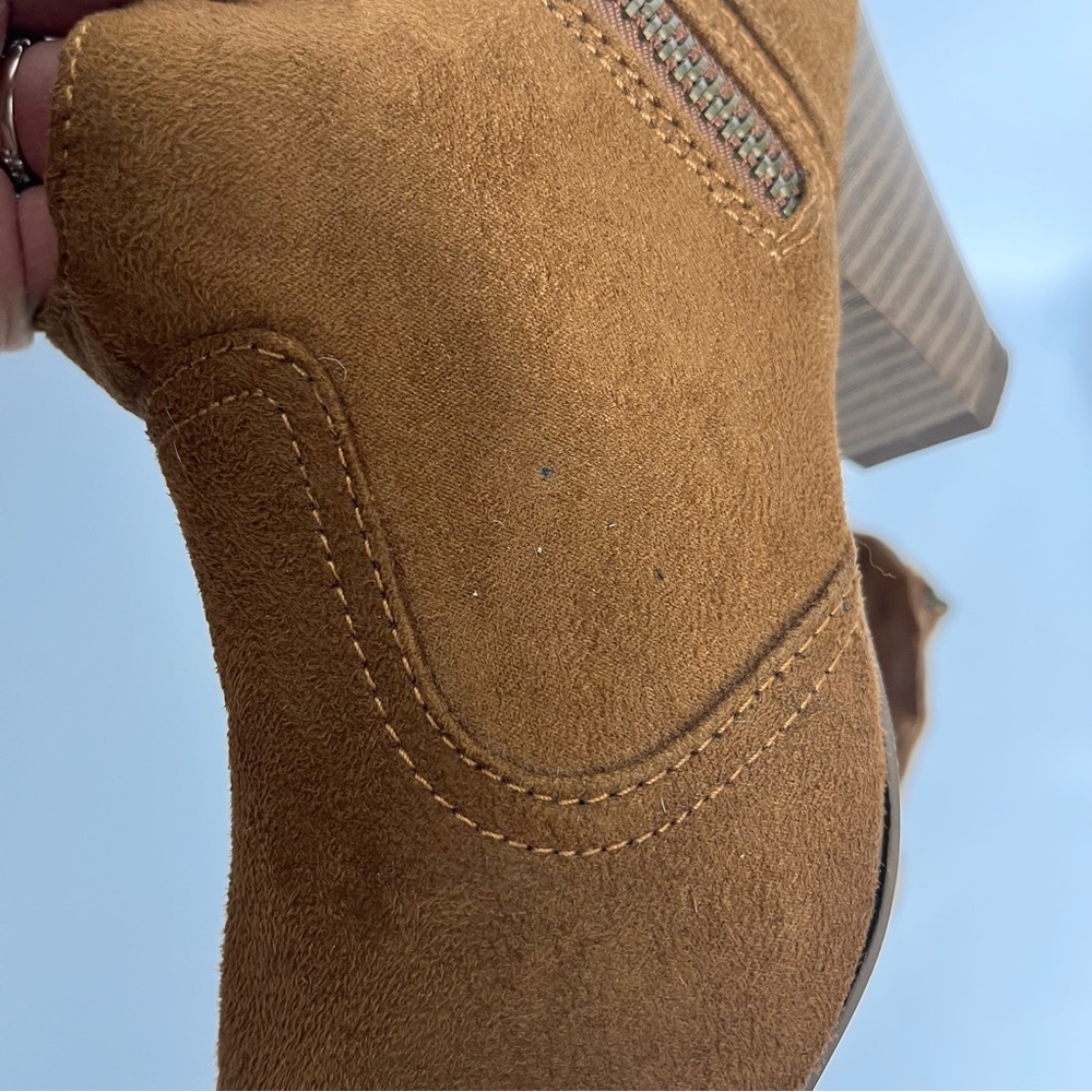 26) Madden Girl Faux Suede Payge Chestnut Beaded Ankle Booties Size 8 - Picture 9 of 13
